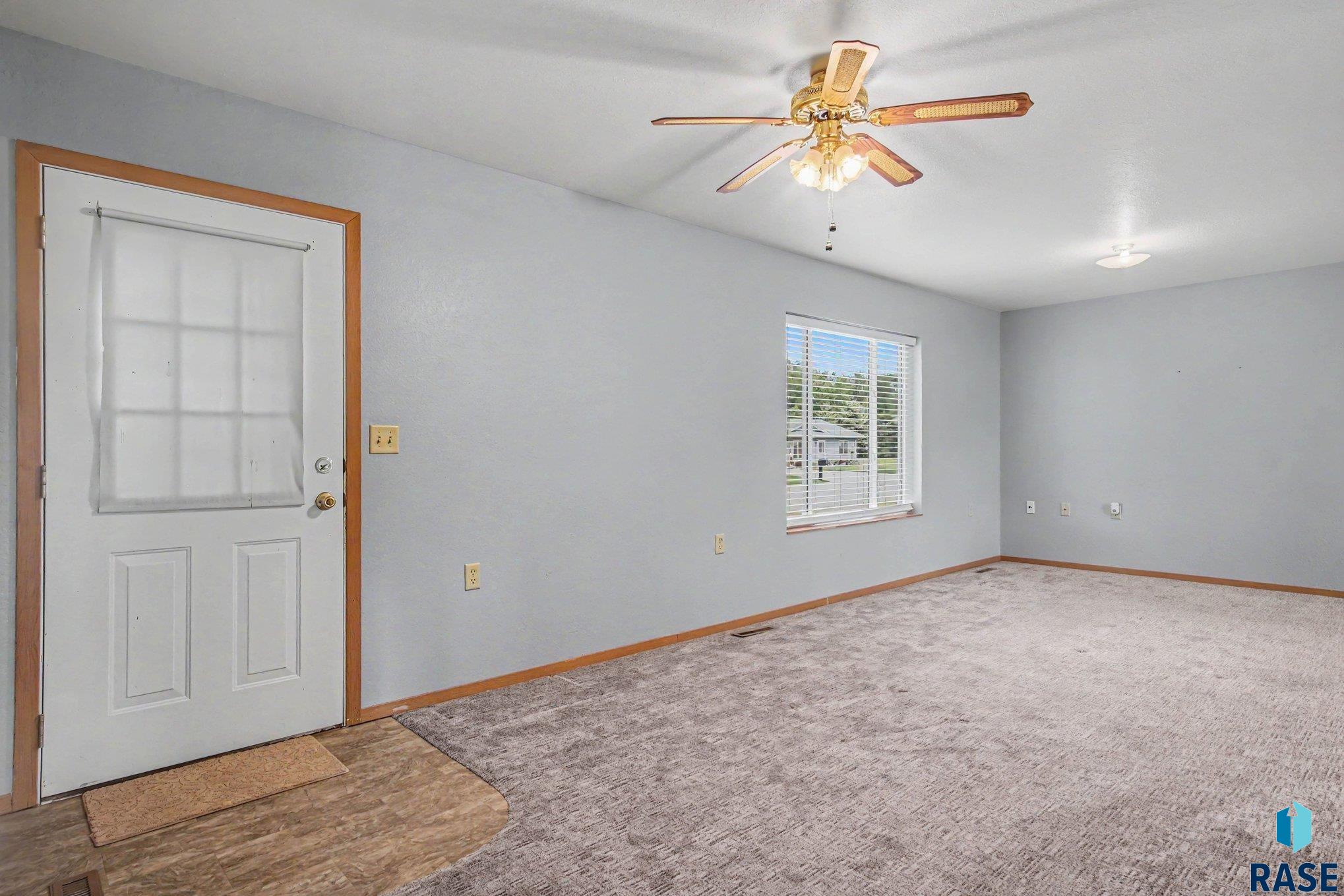 706 S Maple St - Photo 4