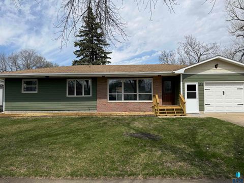 Photo of 454 W Wood St, Canistota, SD 57012 (MLS # 22602536)