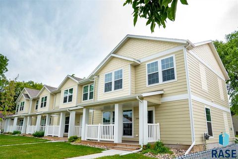 Townhouse For Sale - 210 N Nesmith Avenue<br/> Sioux Falls, SD 57103