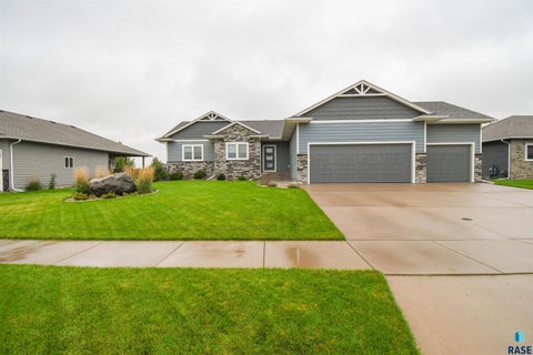 Photo of 6616 E 33rd St, Sioux Falls, SD 57110 (MLS # 22607444)