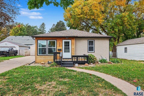 Photo of 1301 S Gary Dr, Sioux Falls, SD 57103 (MLS # 22607932)
