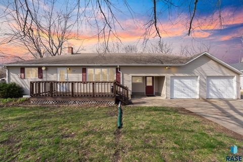 Photo of 330 W Maple St, Tea, SD 57064 (MLS # 22602641)