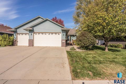 Photo of 4904 E Tiger Lilly St, Sioux Falls, SD 57110 (MLS # 22602666)