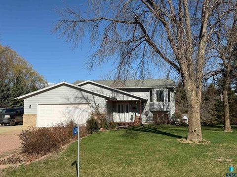 Photo of 6204 N Purple Martin Ave, Sioux Falls, SD 57107 (MLS # 22602830)