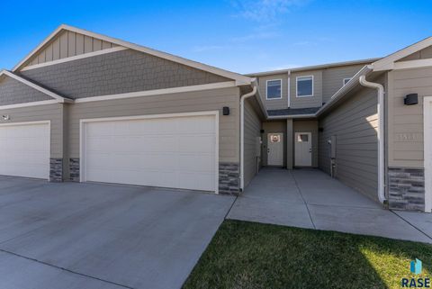 Photo of 5515 S Huntwood Ave, Sioux Falls, SD 57108 (MLS # 22602745)