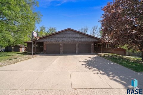 Photo of 2717 19,21&23 E Klondike Trl, Sioux Falls, SD 57103 (MLS # 22603394)