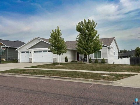 Homes For Sale - 1402 Ripple Creek Road<br/> Minnehaha County, Dell Rapids, SD 57022