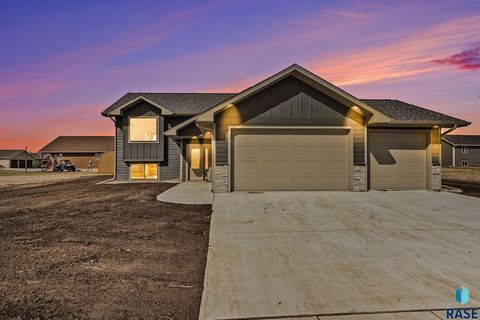 Photo of 613 Wildwood Ave, Colman, SD 57017 (MLS # 22602418)