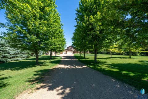 Photo of 47908 Oak Ridge Pl, Harrisburg, SD 57032 (MLS # 22606103)