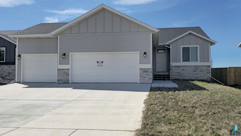 Photo of 6513 S Barclay Trl, Sioux Falls, SD 57106 (MLS # 22600721)