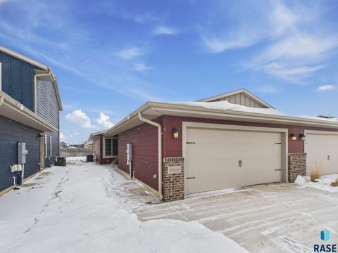 Photo of 9418 W Gert St, Sioux Falls, SD 57106 (MLS # 22600633)