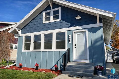 Photo of 920 S Summit Ave, Sioux Falls, SD 57104 (MLS # 22603459)