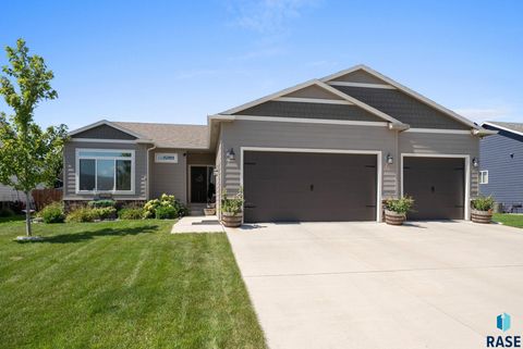 Photo of 5205 S Eastwind Ave, Sioux Falls, SD 57108 (MLS # 22506600)
