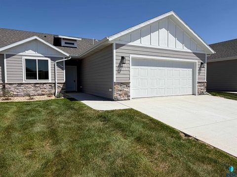 Photo of 7244 E Waters Edge Pl, Sioux Falls, SD 57110 (MLS # 22603447)