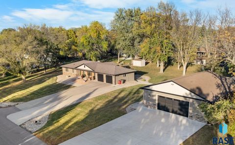 Photo of 2808 Duchess Ave Avenue, Sioux Falls, SD 57103 (MLS # 22508054)