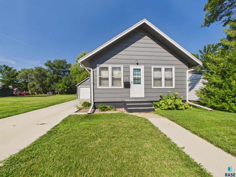 Homes For Sale - 317 N Olive Avenue<br/> Madison, SD 57042