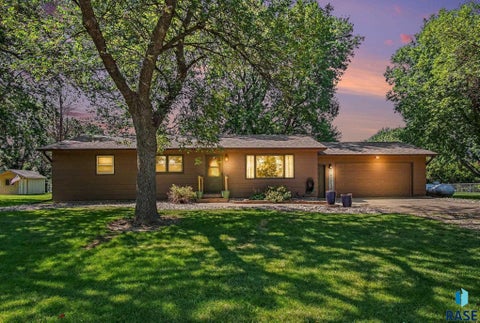 Homes For Sale - 7713 E 38th Street<br/> Minnehaha County, Sioux Falls, SD 57110