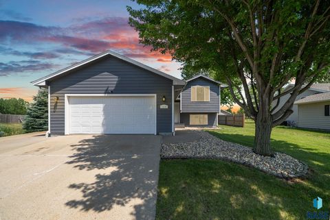 Homes For Sale - 5408 S Anthony Avenue<br/> Sioux Falls, SD 57106