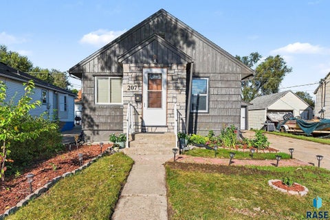 Photo of 207 S Lincoln Ave, Sioux Falls, SD 57104 (MLS # 22607052)