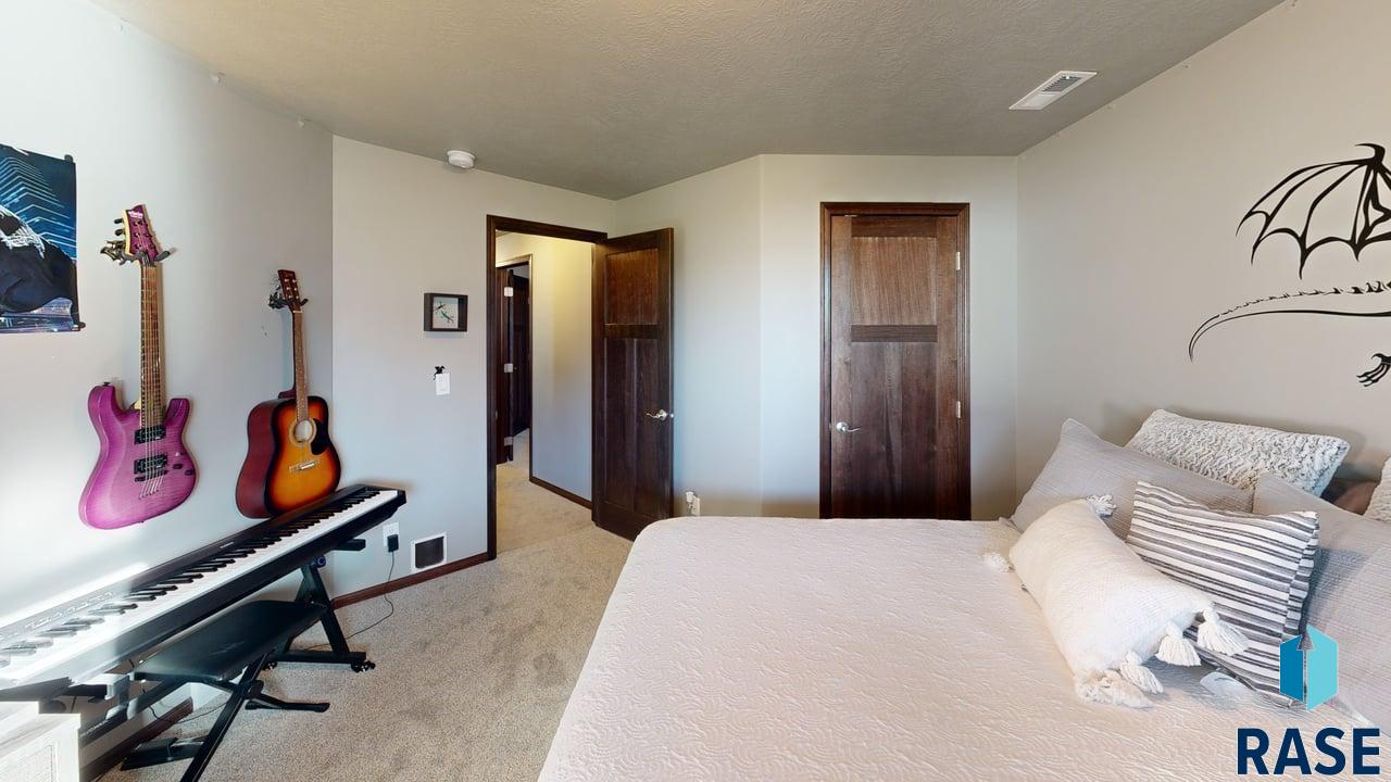 Sioux Falls, South Dakota 57108, United States, 4 Bedrooms Bedrooms, ,3 BathroomsBathrooms,Residential,Pending,245627