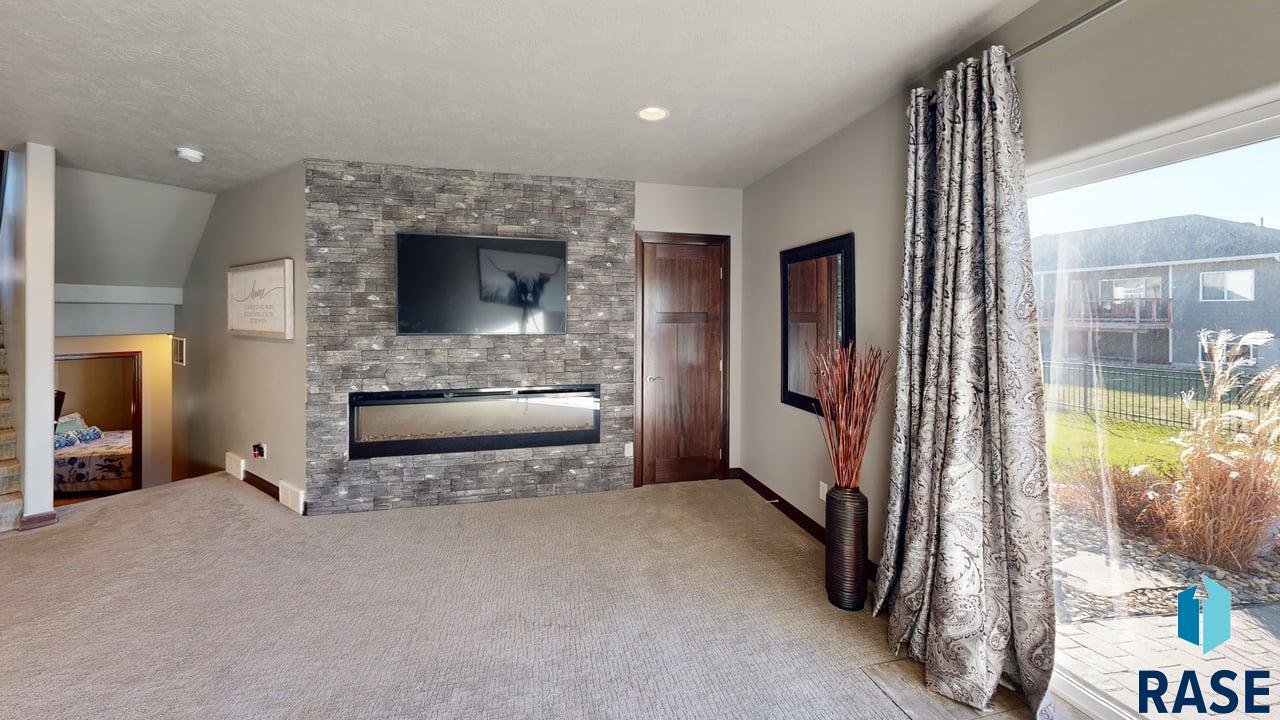 Sioux Falls, South Dakota 57108, United States, 4 Bedrooms Bedrooms, ,3 BathroomsBathrooms,Residential,Pending,245627