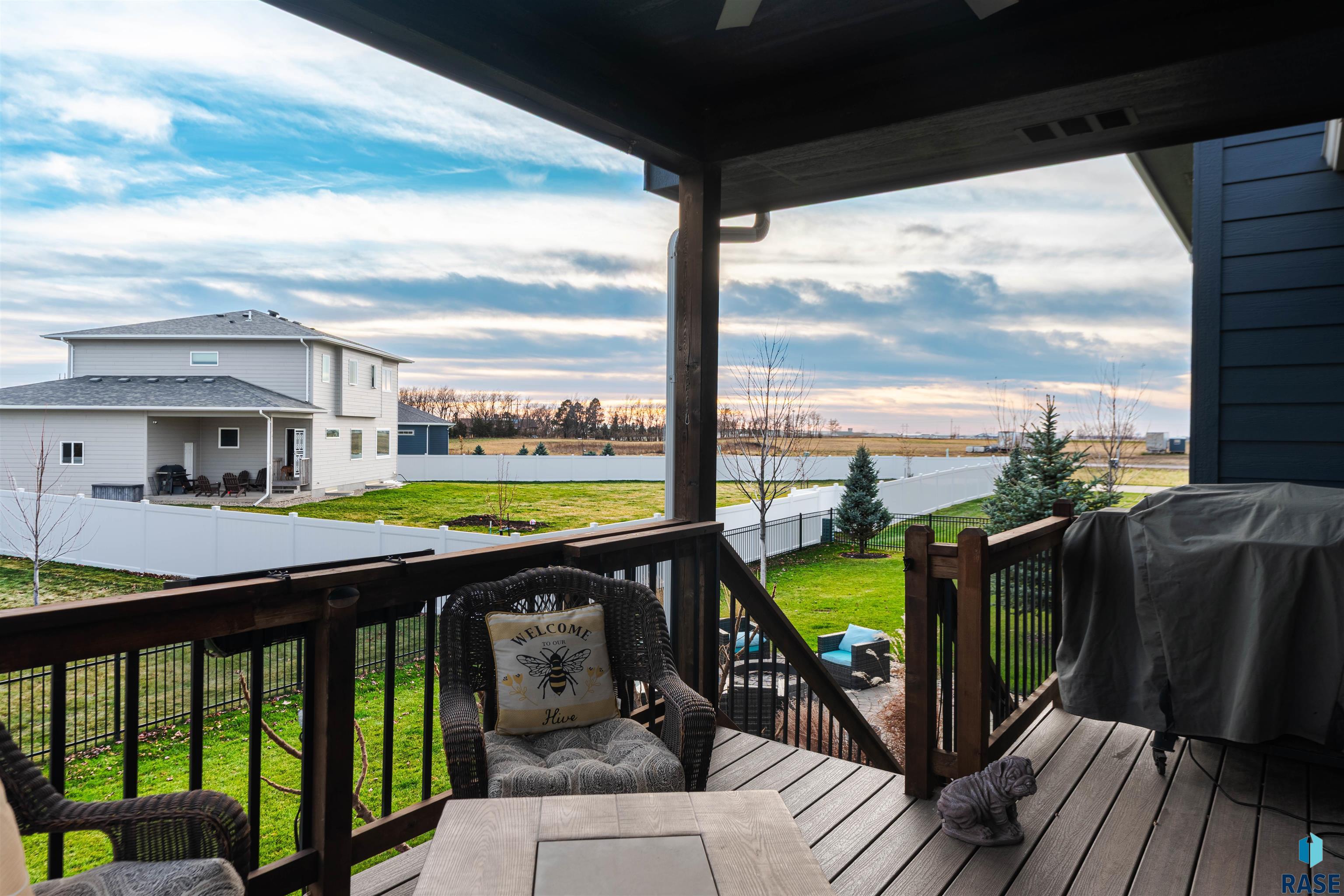 Sioux Falls, South Dakota 57108, United States, 4 Bedrooms Bedrooms, ,3 BathroomsBathrooms,Residential,Pending,245627