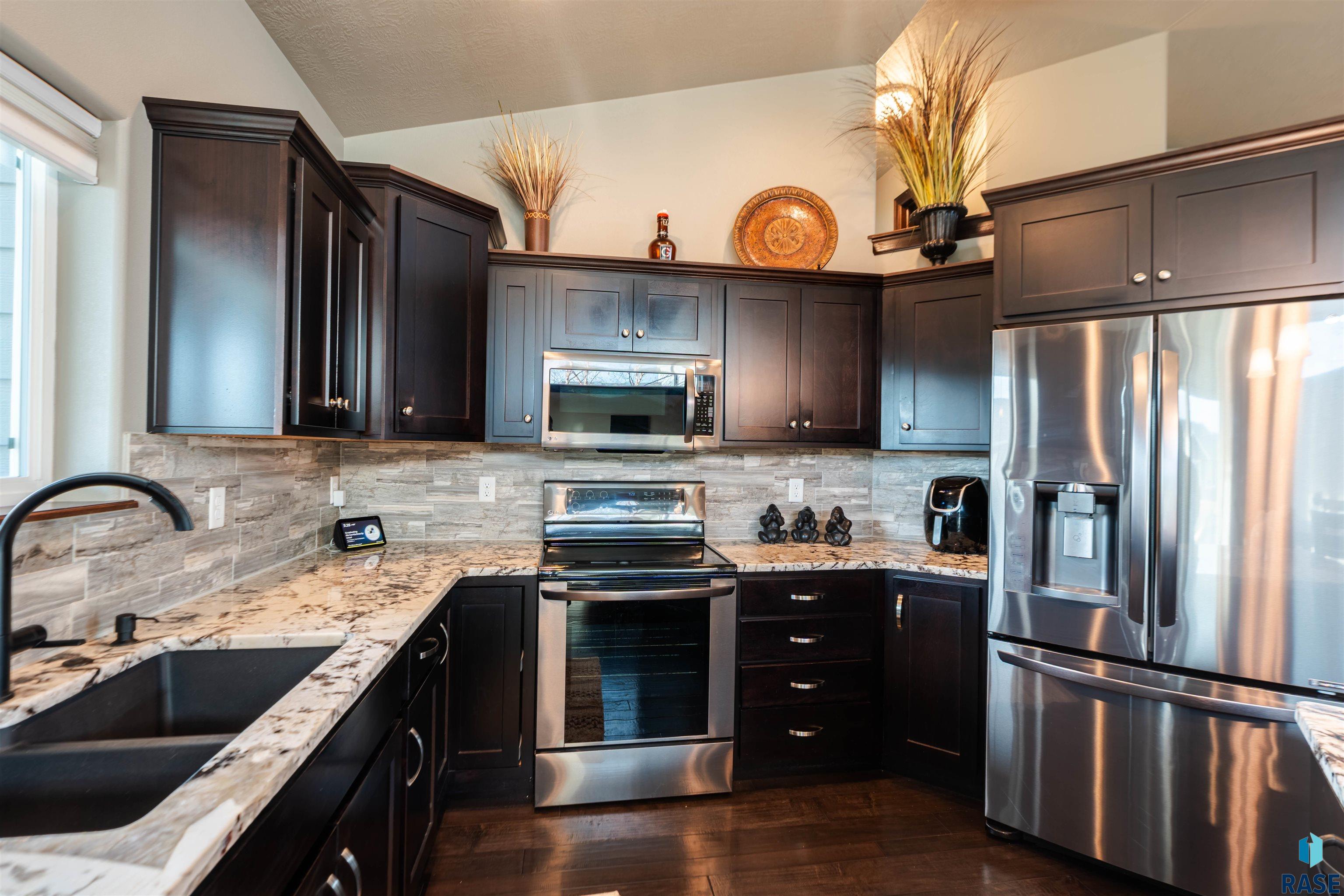 Sioux Falls, South Dakota 57108, United States, 4 Bedrooms Bedrooms, ,3 BathroomsBathrooms,Residential,Pending,245627