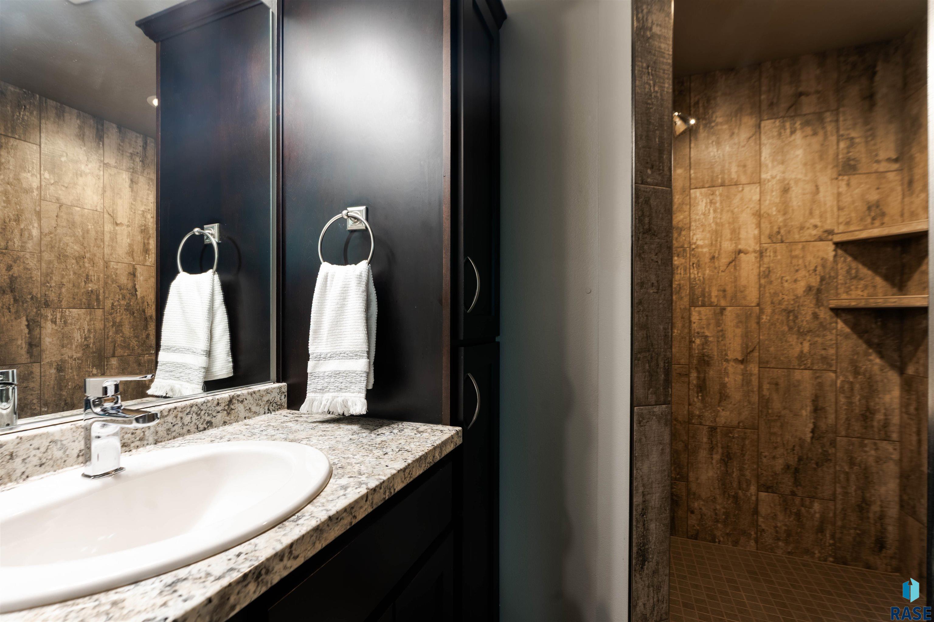 Sioux Falls, South Dakota 57108, United States, 4 Bedrooms Bedrooms, ,3 BathroomsBathrooms,Residential,Pending,245627