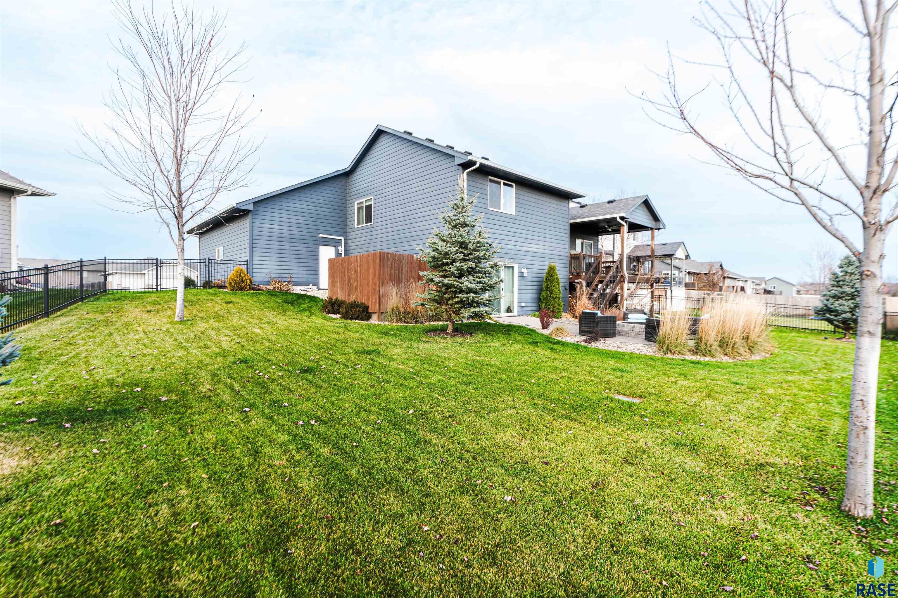 Sioux Falls, South Dakota 57108, United States, 4 Bedrooms Bedrooms, ,3 BathroomsBathrooms,Residential,Pending,245627