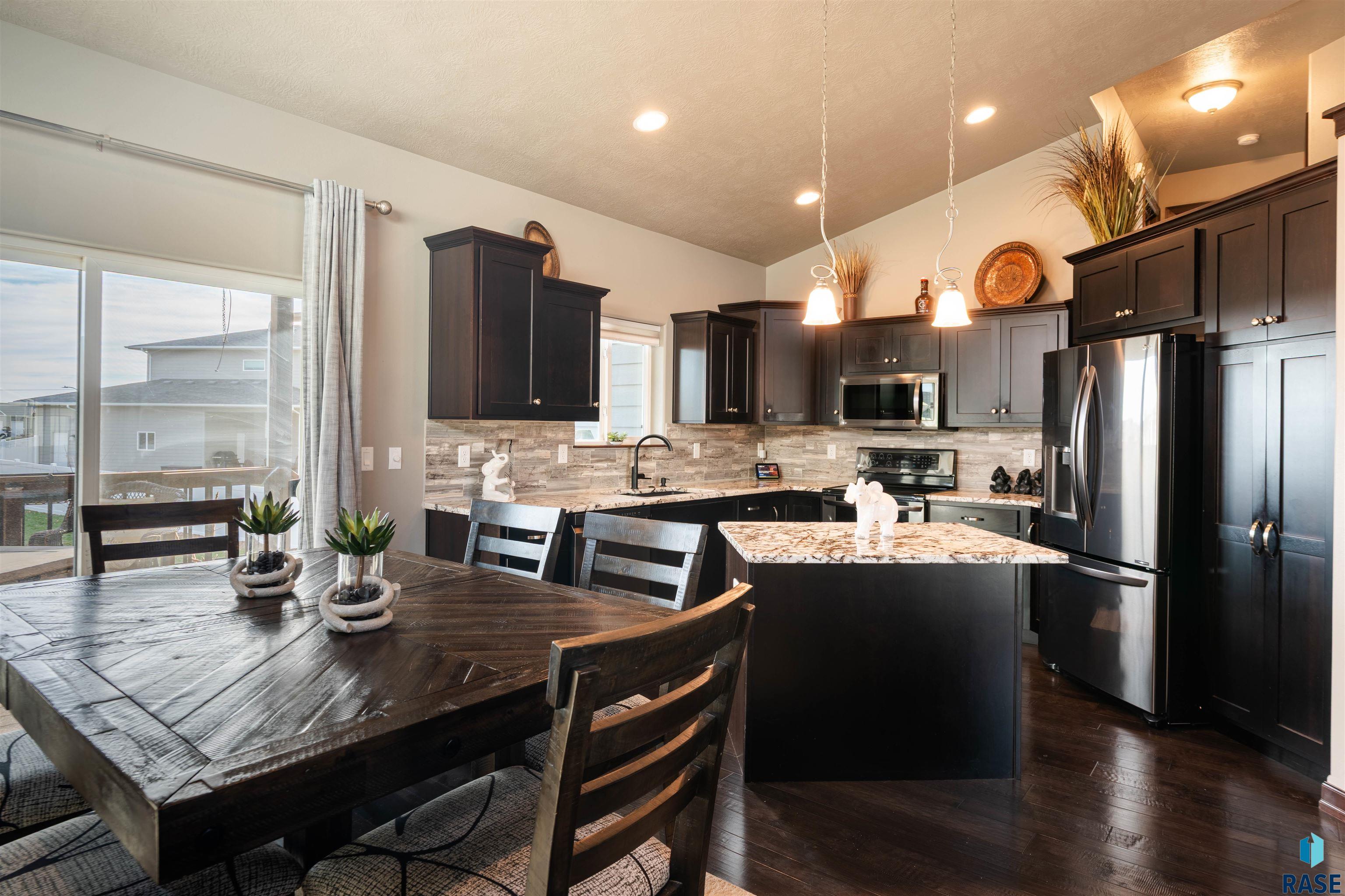 Sioux Falls, South Dakota 57108, United States, 4 Bedrooms Bedrooms, ,3 BathroomsBathrooms,Residential,Pending,245627