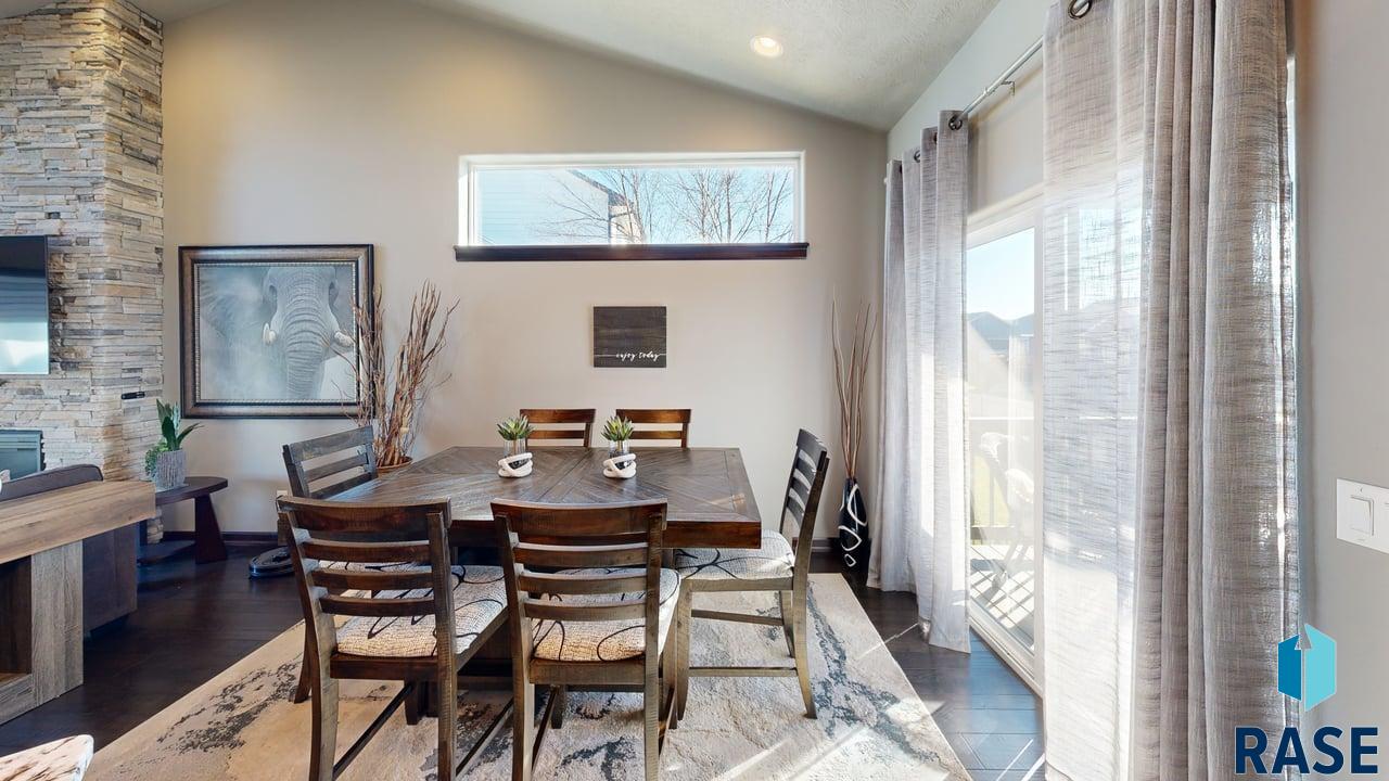 Sioux Falls, South Dakota 57108, United States, 4 Bedrooms Bedrooms, ,3 BathroomsBathrooms,Residential,Pending,245627