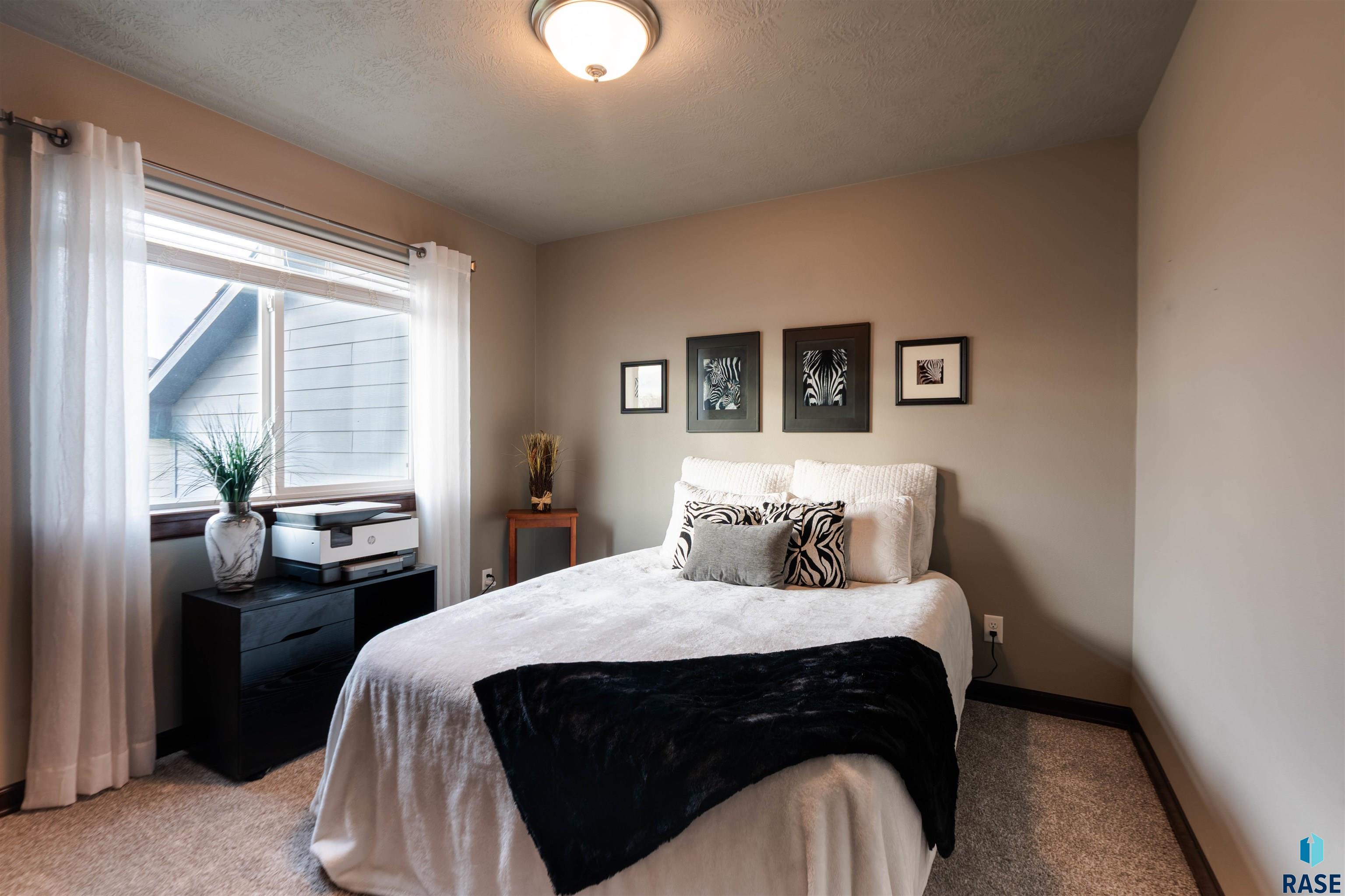 Sioux Falls, South Dakota 57108, United States, 4 Bedrooms Bedrooms, ,3 BathroomsBathrooms,Residential,Pending,245627