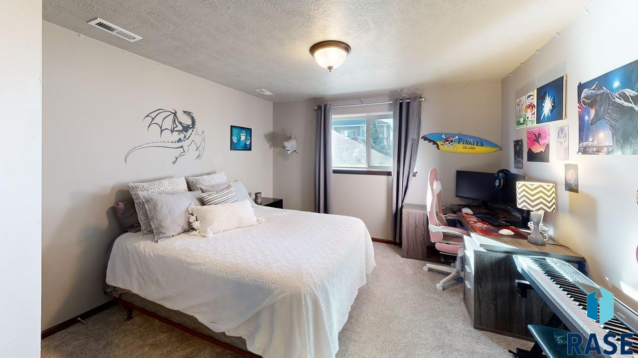 Sioux Falls, South Dakota 57108, United States, 4 Bedrooms Bedrooms, ,3 BathroomsBathrooms,Residential,Pending,245627