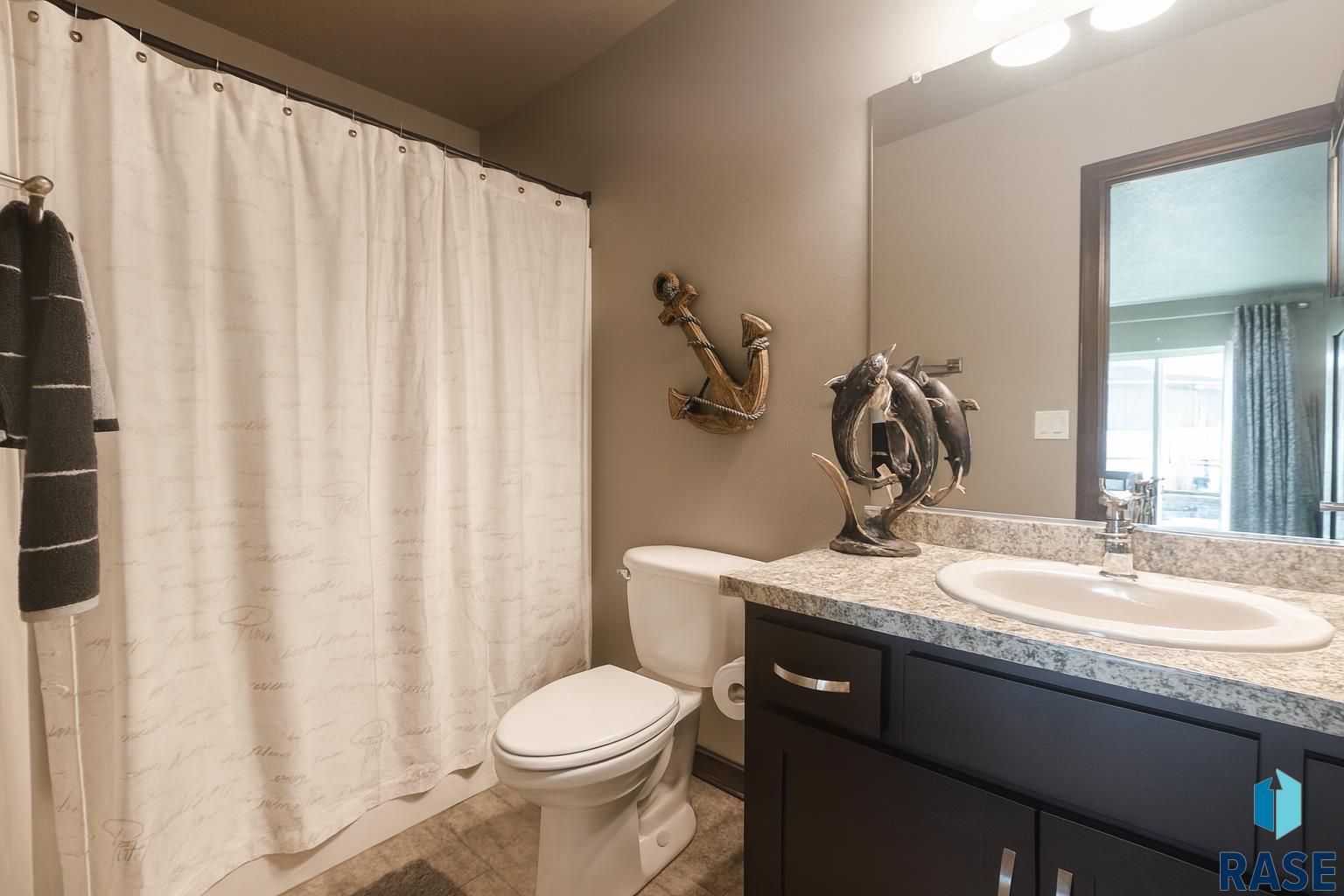 Sioux Falls, South Dakota 57108, United States, 4 Bedrooms Bedrooms, ,3 BathroomsBathrooms,Residential,Pending,245627