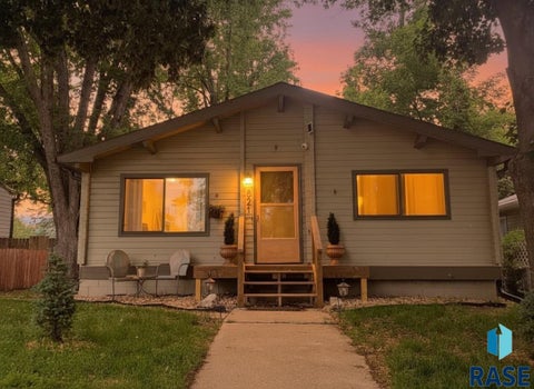 Photo of 821 N Spring Ave, Sioux Falls, SD 57104 (MLS # 22608103)
