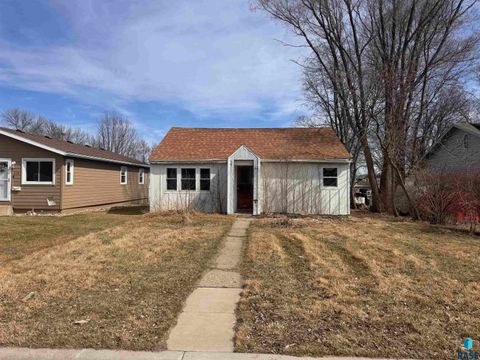 Homes For Sale - 316 N Catherine Avenue<br/> Madison, SD 57042