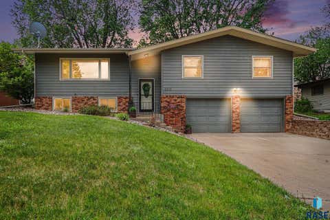 Homes For Sale - 4213 S Hickory Hill Road<br/> Sioux Falls, SD 57103