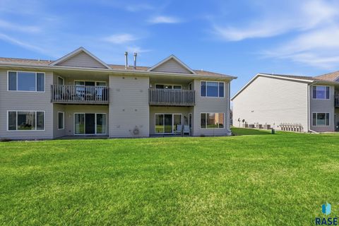 Photo of 7107 W 56th St #18, Sioux Falls, SD 57106 (MLS # 22602729)