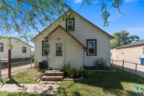 Homes For Sale - 1319 N Spring Avenue<br/> Sioux Falls, SD 57104