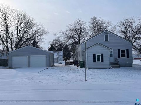 Homes For Sale - 225 W Henry Street<br/> Freeman, SD 57029