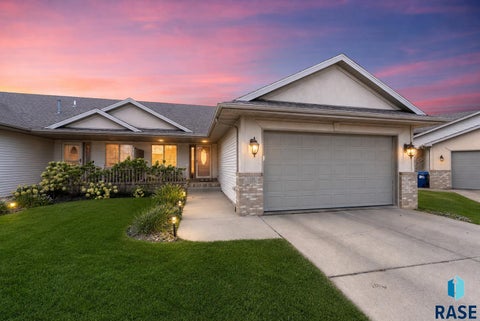 Townhouse For Sale - 7505 S Peregrine Place<br/> Sioux Falls, SD 57108