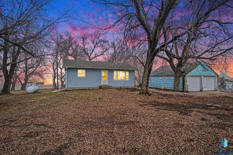 Homes For Sale - 25530 481st Avenue<br/> Garretson, SD 57030