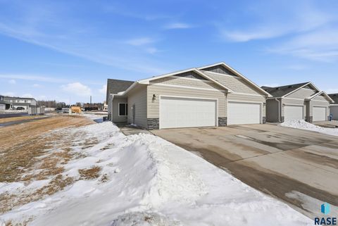 Photo of 8167 E Tencate Pl, Sioux Falls, SD 57110 (MLS # 22601905)