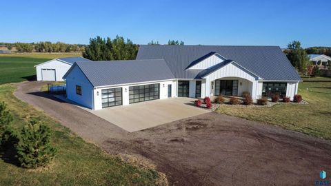 Photo of 46592 268th St, Sioux Falls, SD 57106 (MLS # 22602901)