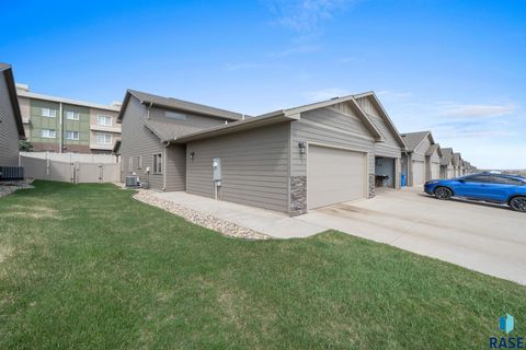 Photo of 7210 E 45th St, Sioux Falls, SD 57110 (MLS # 22602654)