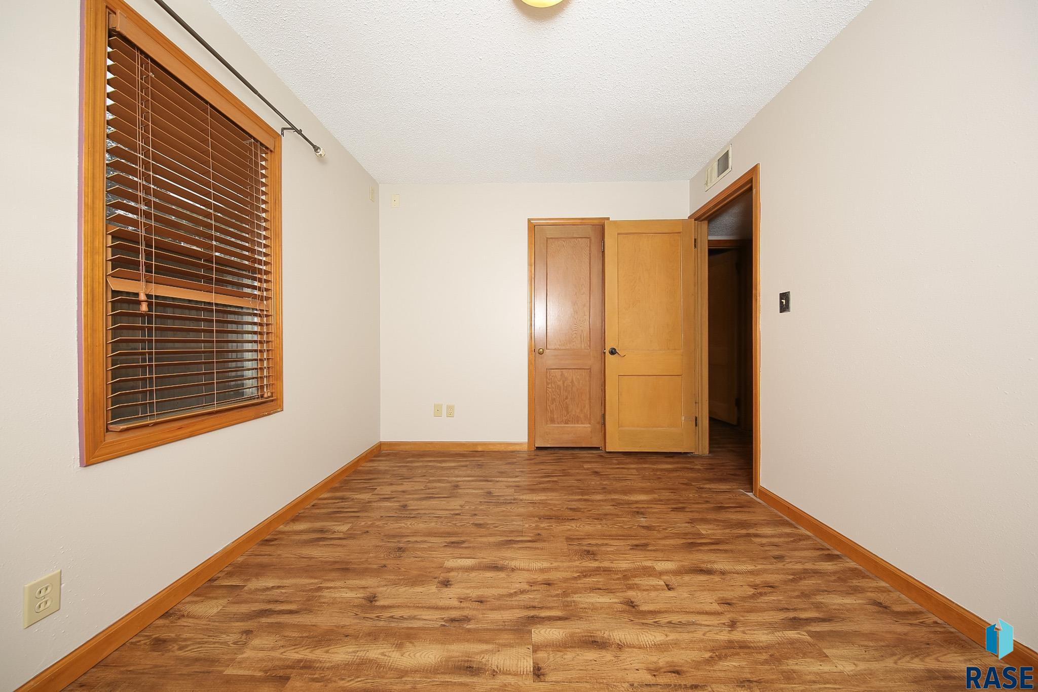 Sioux Falls, South Dakota 57105, United States, 2 Bedrooms Bedrooms, ,1 BathroomBathrooms,Residential,Active,228516