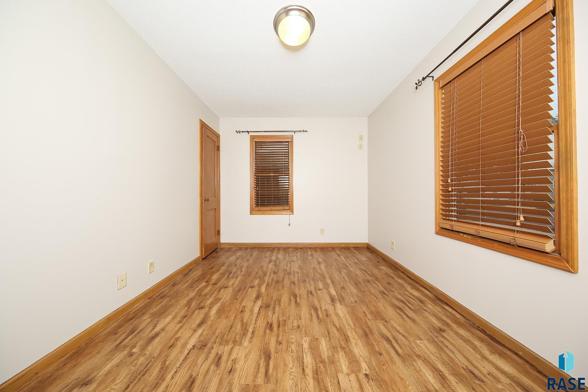 Sioux Falls, South Dakota 57105, United States, 2 Bedrooms Bedrooms, ,1 BathroomBathrooms,Residential,Active,228516