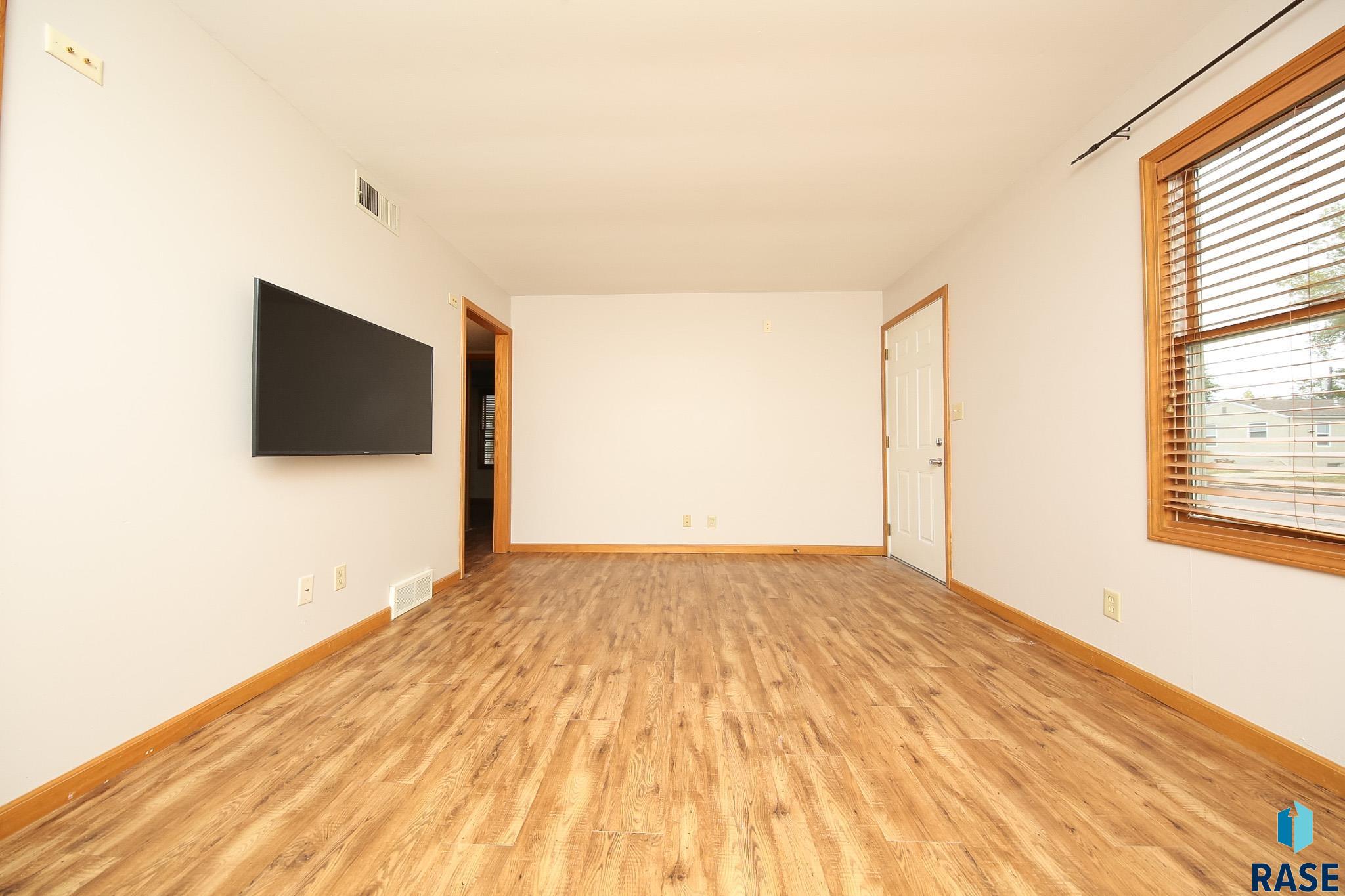 Sioux Falls, South Dakota 57105, United States, 2 Bedrooms Bedrooms, ,1 BathroomBathrooms,Residential,Active,228516