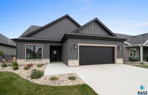 Photo of 5812 E Rush St, Sioux Falls, SD 57110 (MLS # 22508133)