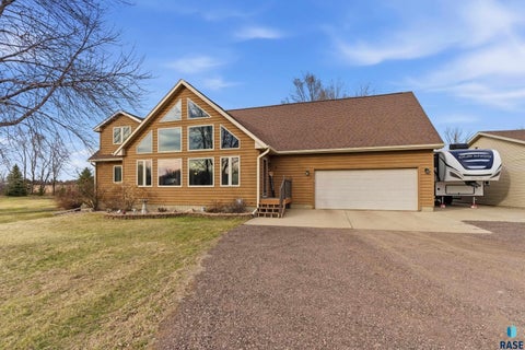Homes For Sale - 46494 Country Lane<br/> Hartford, SD 57033